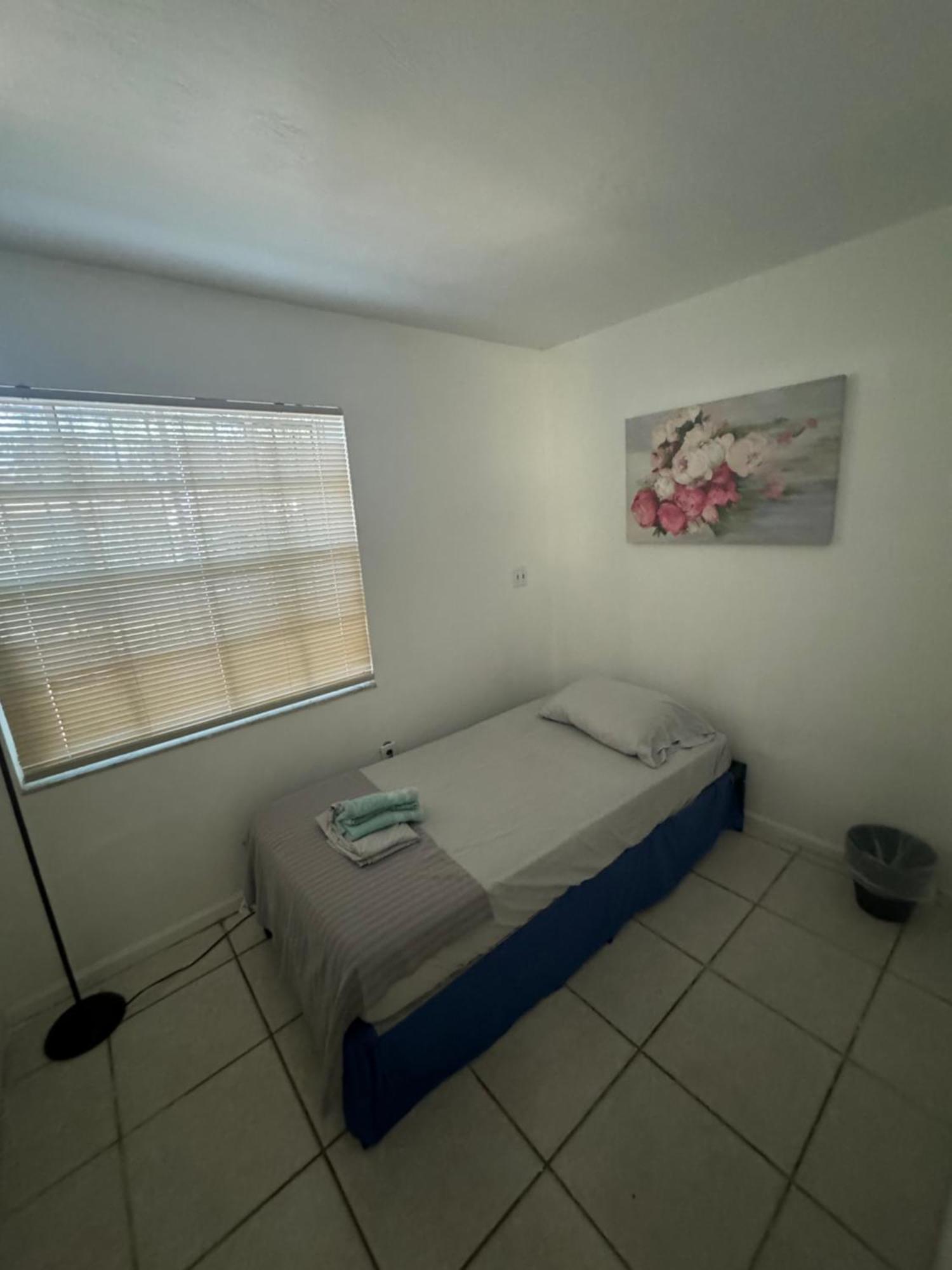 Ludge By Miami Airport Hostel Exterior photo