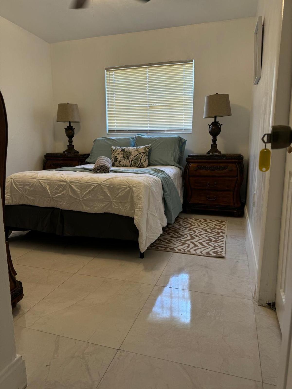 Ludge By Miami Airport Hostel Exterior photo